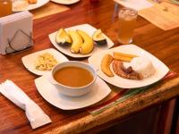 Jídlo v hotelu nebo okolí