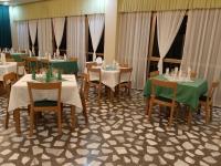 Un restaurant sau alt loc unde se poate mânca la Garden Hills Hotel