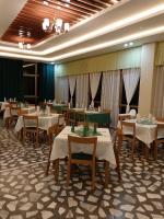 Un restaurant sau alt loc unde se poate mânca la Garden Hills Hotel