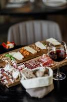 uma mesa com um monte de comida e uma taça de vinho em MT Suites ApartHotel em Budapeste