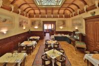 an overhead view of a restaurant with tables and chairs at Hotel Elefant in Schwerin