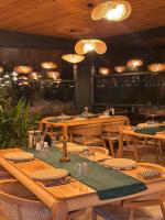 En restaurant eller et andet spisested på Sokakağzı Otel & Beach