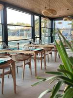 En restaurant eller et andet spisested på Sokakağzı Otel & Beach