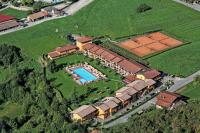 The swimming pool at or close to Hotel Residence La Pertica