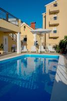 Bazén v ubytovaní Apartments Max&Leon alebo v jeho blízkosti