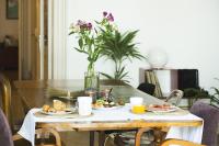 Jedlo v ubytovaní bed & breakfast alebo blízkom okolí