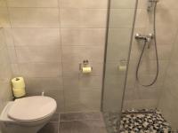 A bathroom at Leopoldauer Apartment