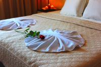 Postel nebo postele na pokoji v ubytování Kendros Hotel