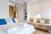 Posteľ alebo postele v izbe v ubytovaní Bluetopia Suites