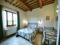 Saturnia Pian Di Catavernaにあるベッド