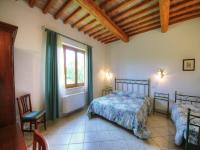 Saturnia Pian Di Catavernaにあるベッド