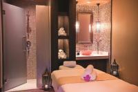 Ein Bett oder Betten in einem Zimmer der Unterkunft Oaks Ibn Battuta Gate Dubai
