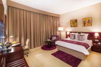 V Hotel Fujairahにあるベッド