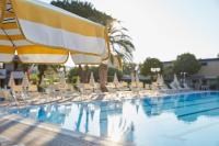 Bazén v ubytovaní Golfo del Sole Hotel & Holiday Resort alebo v jeho blízkosti