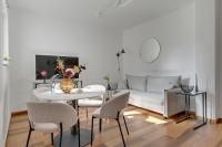 Ein Sitzbereich in der Unterkunft Waterlane Riverside - SPA, Pool, Gym &amp; Parking by Downtown Apartments