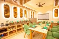 Khu vực ghế ngồi tại Grand Continent Dwarka