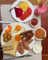 twee borden ontbijtproducten op een tafel bij Sunflower Angkor Boutique Hotel in Siem Reap