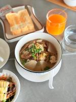 Jídlo v hotelu nebo okolí