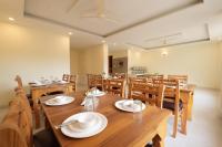 Posezení v ubytování Mahadev Villa Manali