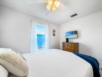 Ein Bett oder Betten in einem Zimmer der Unterkunft Bungalow by the Bay with FREE ACTIVITIES