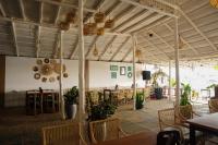 Un restaurant u otro lugar para comer en Aralea Beach Resort By Stone Wood Premier