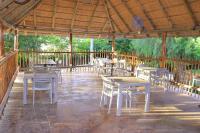 Restaurace v ubytování Three Tree Hotel