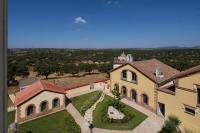 マルパルティダ・デ・プラセンシアにあるHotel Rural Palacio Haza de la Concepciónの庭のある家の空中写真