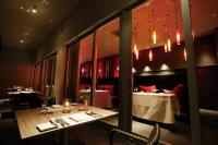 Un restaurante u otro lugar para comer en アイネスヴィラノッツェ沖縄