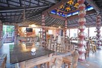 En restaurant eller et andet spisested på Shakuntala Village Resort