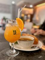 Drinks på Apec Mandala Mui Ne by LHG - Sea View, Infinity Pool, 17m to Bàu Trắng Bình Thuận