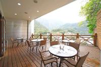 Nespecifikovaný výhled na hory nebo výhled na hory při pohledu z hotelu