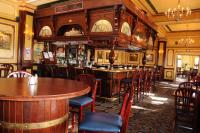 Khu vực lounge/bar tại Lafayette Hotel Marietta