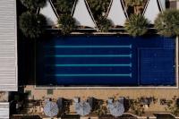 una vista aérea de una gran pantalla azul en Ray Hotel Buriram, en Buriram