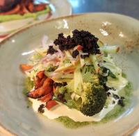 Jídlo v hotelu nebo okolí