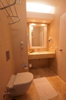 Koupelna v ubytování Alesta Yacht Hotel