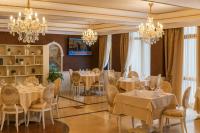 En restaurant eller et andet spisested på Romantic Studio Florence