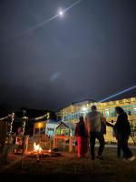 Oaspeți care stau la The rolling hills Kaziranga