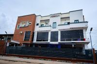 un edificio con una valla delante en Always Inn Lounge & Hotel, en Lekki