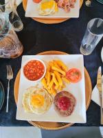 Еда / где поесть недалеко от отеля