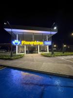 Bazén v ubytování RB Hotel nebo v jeho okolí