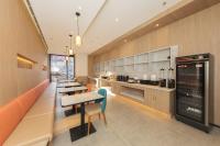 Køkken eller tekøkken på Hanting Premium Hotel Beijing Lize Business District