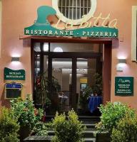 a entrance to a restaurant with a sign above the door at Piccolina Milazzo Mini Apartment - Casa Vacanze - in Milazzo