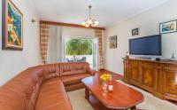 Televízia a/alebo spoločenská miestnosť v ubytovaní Hotel Dubrovnik