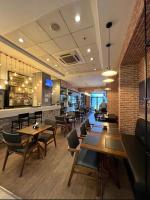 a restaurant with tables and chairs and a bar at Nobre Hotel Aeroporto Congonhas UH504 in Sao Paulo