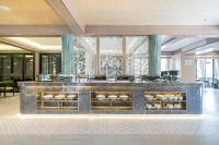 Restaurace v ubytování Howard Johnson by Wyndham Phuket Naiyang