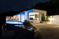 Villa Angel Sunsetの敷地内または近くにあるプール