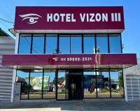 Un cartel del Hotel Viktor Ill en la fachada de un edificio. en Hotel Vizon 3, en Vilhena
