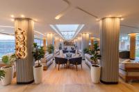 Khu vực ghế ngồi tại Vivanta Bengaluru, Whitefield