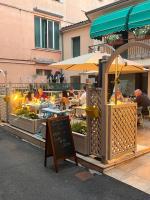 Jídlo v hotelu nebo okolí