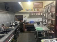 O bucătărie sau chicinetă la Town Top Hotel & Resturant